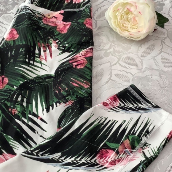 Fabletics Tights S/M 34-35 hip, near new condition - Picture 2 of 5